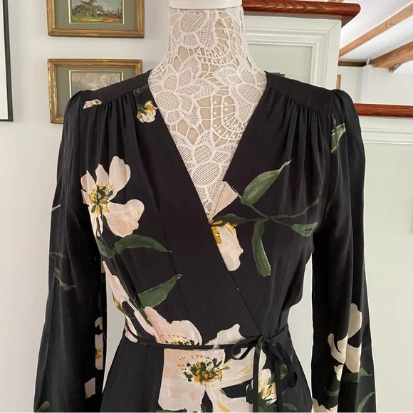 WILFRED Aritzia Diane Wrap Dress Black Floral NWT Medium - Picture 2 of 6